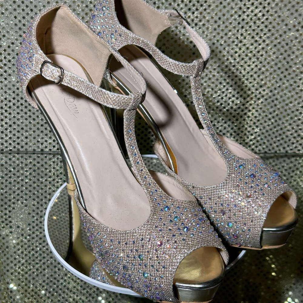 Silver Dew Rhinestone T-Strap Stilleto Heel Shoe Size 10 EUC